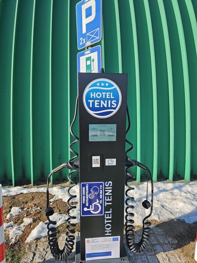Stacja ładowania pojazdów elektrycznych EV Hotel Tenis